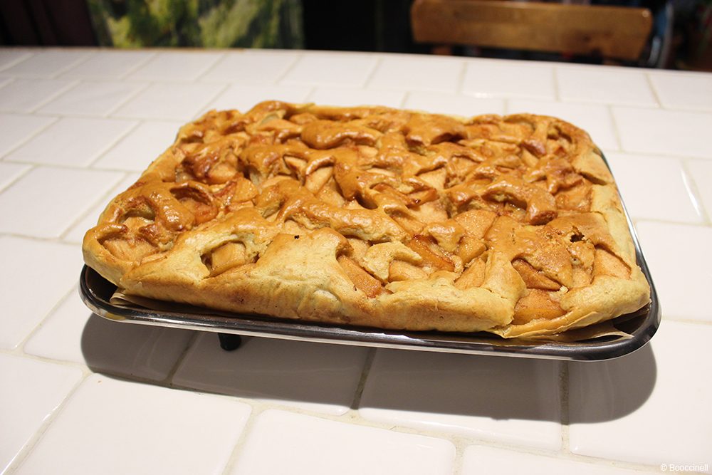 Caramelized apple cake